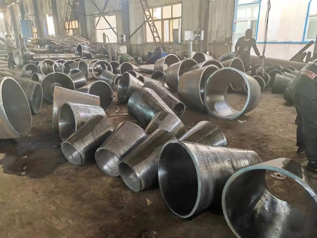 A335 P92 910×810×32mm रेड्यूसिंग पाइप वियतनाम को भेजा गया